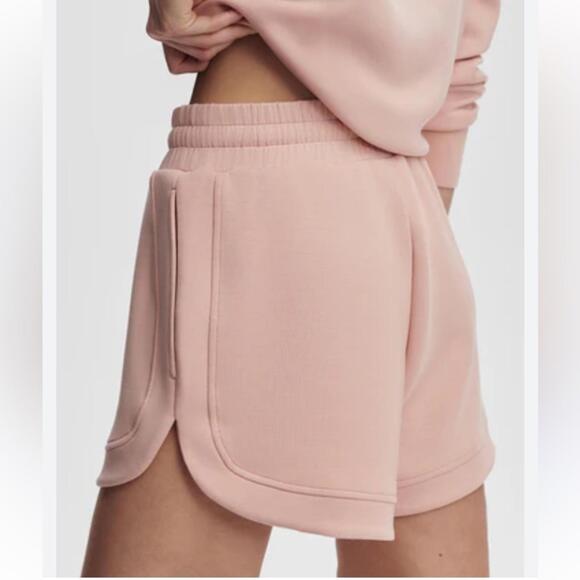Varley DoubleSoft Ollie High Rise Shorts 3.5” Light Pink Small - Picture 3 of 6
